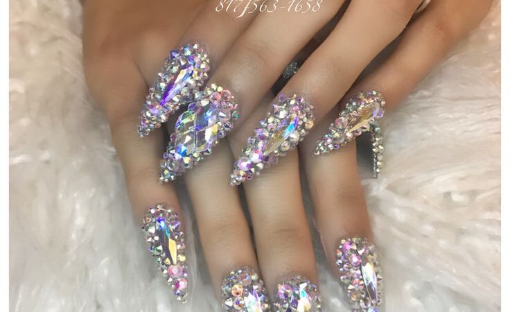 feature image of diamond nails